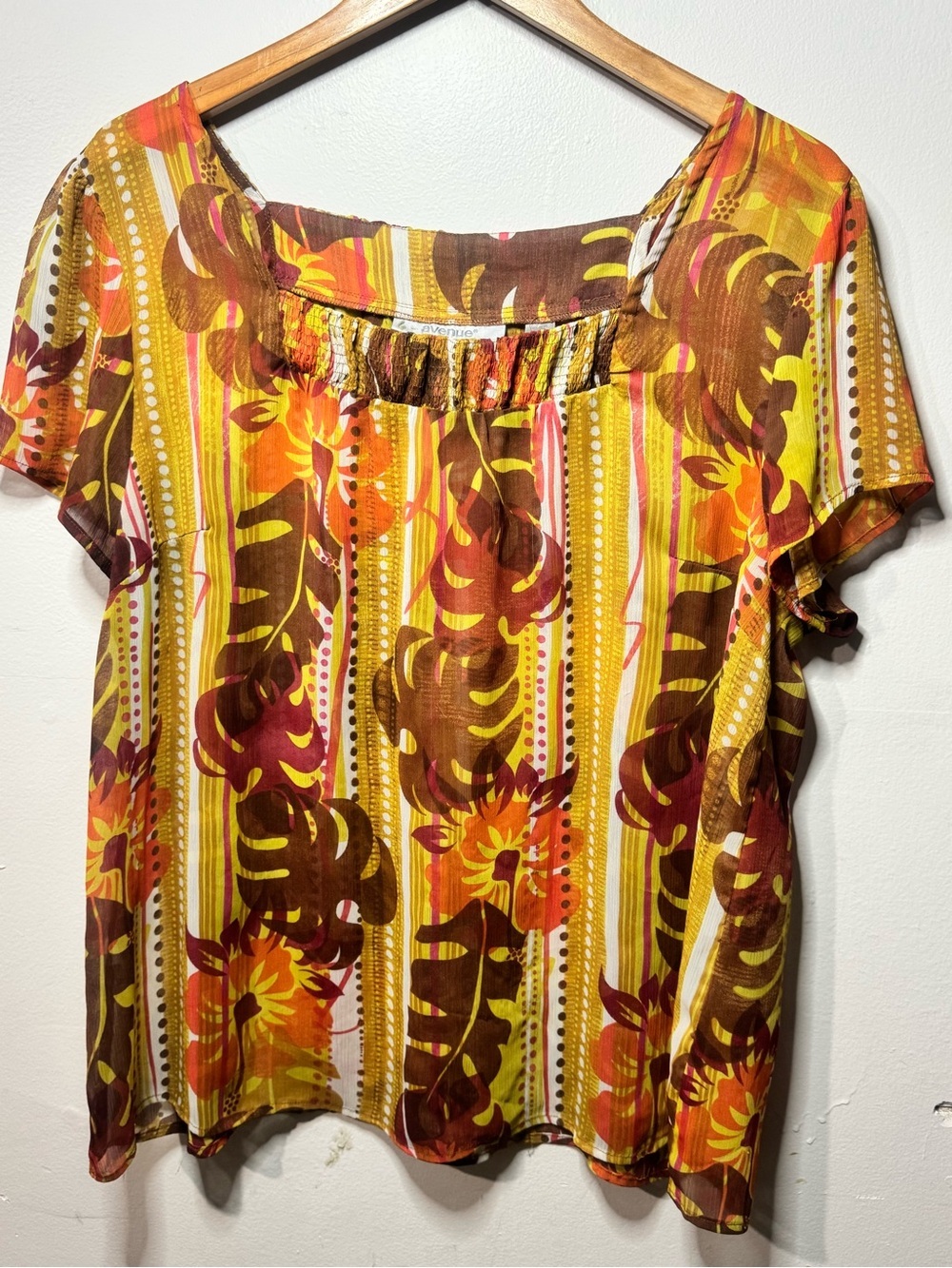 Avenue Floral Stripe Short-Sleeve Blouse in Yellow and Brown size 18/20